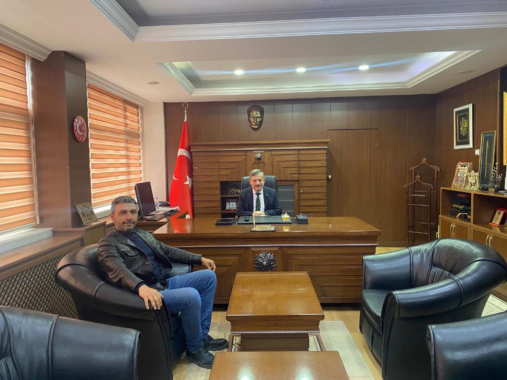 Kaymakamımız Sayın Cemal Hüsnü Çaykara, Elmadağ Mobilyacılar İhtisas OSB Bölge Müdürü Kamuran Güngör’ü kabul etti.