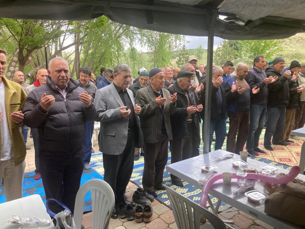 İlçe Kaymakamımız Sayın Cemal Hüsnü Çaykara, Yeşildere ve Hasanoğlan'da düzenlenen "Yağmur Duası" programlarına katıldı
