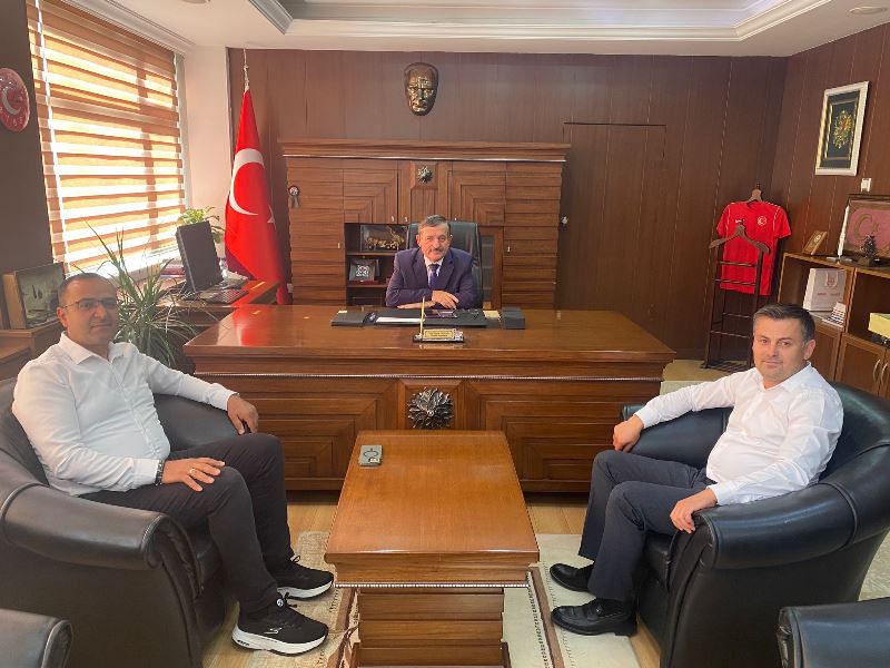Kaymakamımız Sayın Cemal Hüsnü Çaykara’ya ilçemiz esnafı ve sakinleri tarafından hayırlı olsun ziyaretleri devam ediyor.