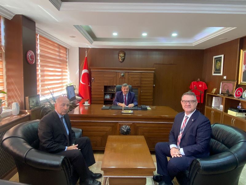 Baştaş Çimento Genel Müdürü S.n Burak Akın, İlçe Kaymakamımız Sayın Cemal Hüsnü Çaykara’ya hayırlı olsun ziyaretinde bulundular.