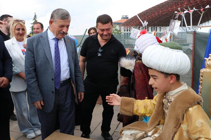 İlçe Kaymakamımız Sayın Cemal Hüsnü Çaykara, Açı Eğitim Kurumları tarafından düzenlenen Yaz Festivali’ne katıldı.